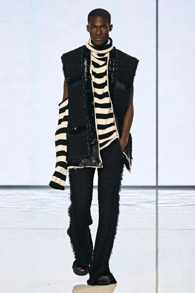 Look 10